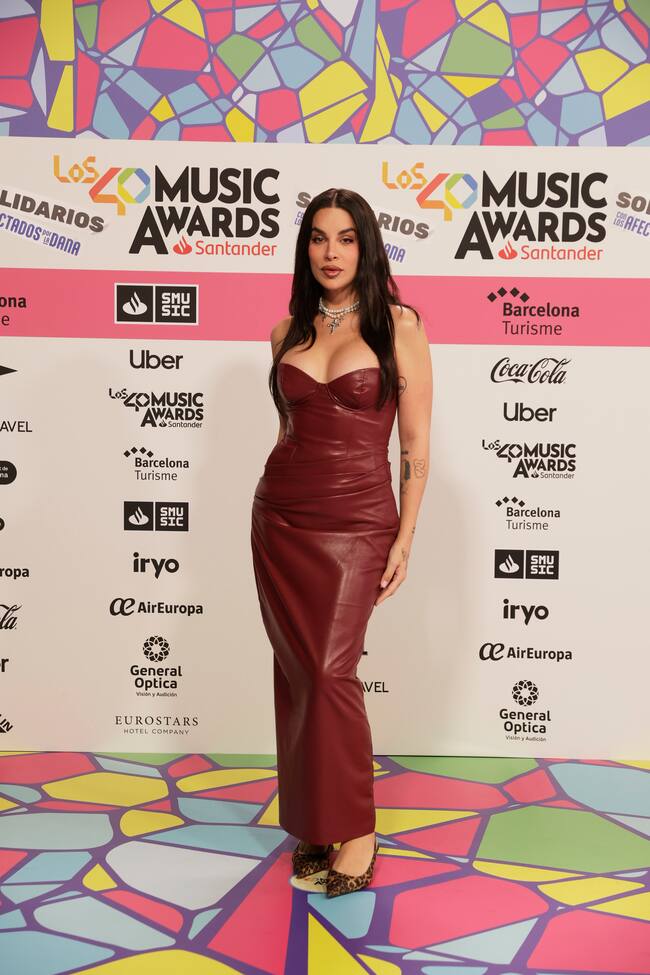 Hoy el 'animal print' Jedet lo lleva en sus zapatos para dejar huella en una ceremonia de premios tan especial y solidaria como esta.