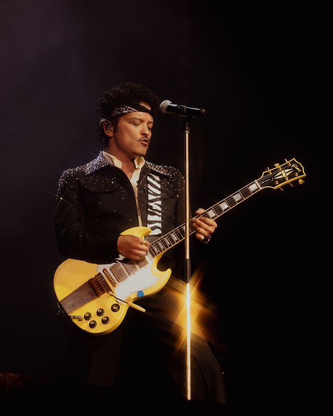 Bruno Mars en la primera noche de su concierto en el estadio Metropolitano de Madrid. / Daniel Ramos