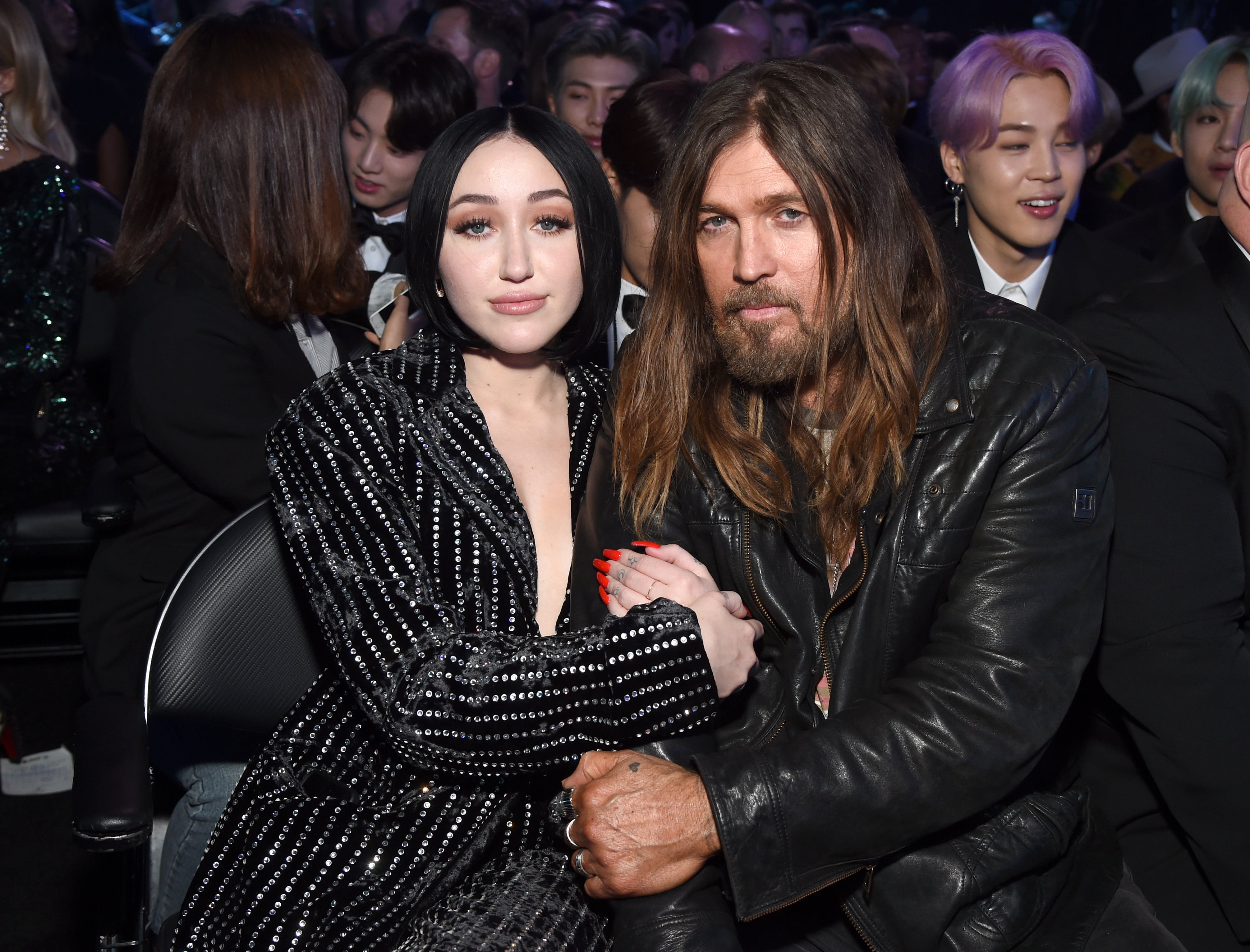 Noah Cyrus y Billy Ray Cyrus en los Grammy 2019