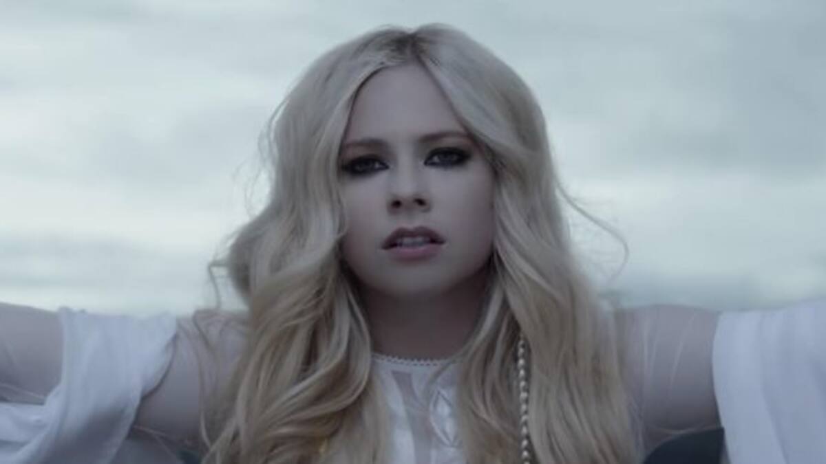 Avril Lavigne: Así ha cambiado de su primer a su último vídeo
