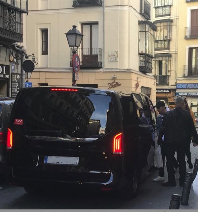 Joe Jonas y Sophie Turner en la Plaza San Ildefonso