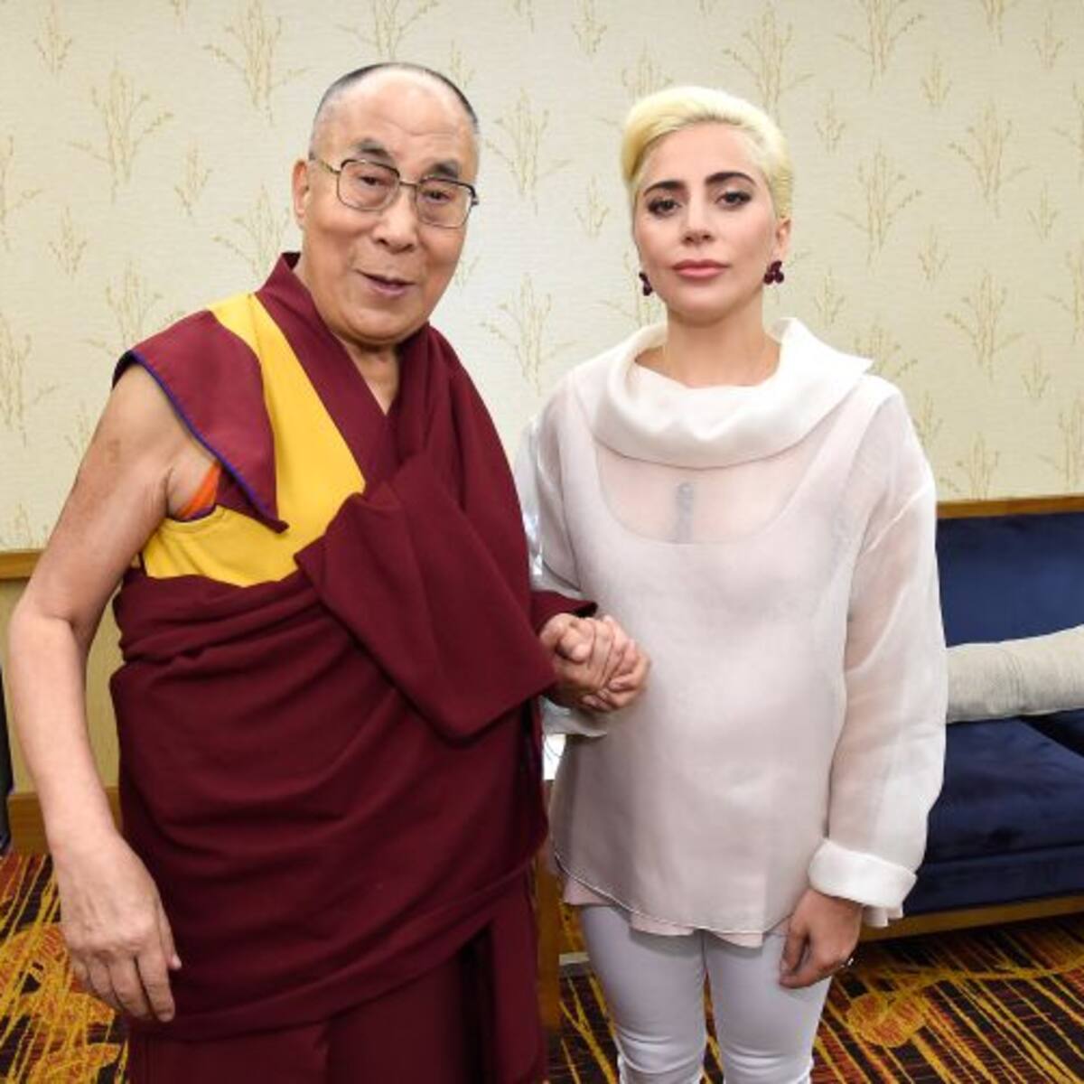 La reunión de Lady Gaga con el Dalai Lama fue un caos