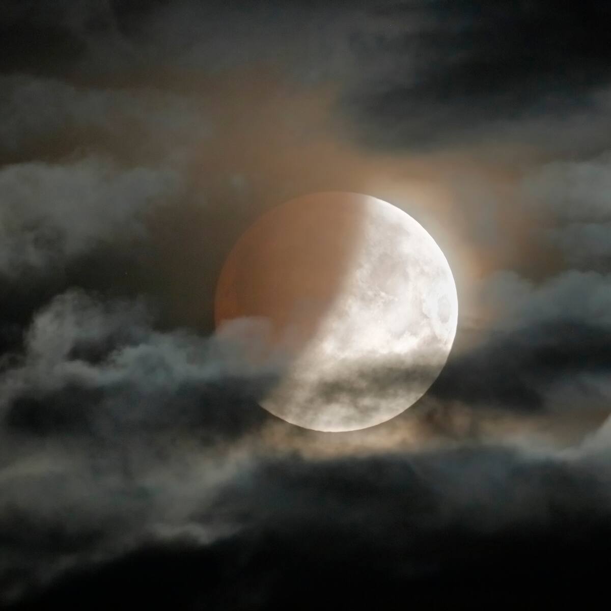 Cómo va a afectar el eclipse lunar parcial de agosto a los signos del zodiaco