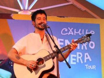 Camilo nos lleva hasta el cielo (literalmente) en un LOS40 Stage muy especial