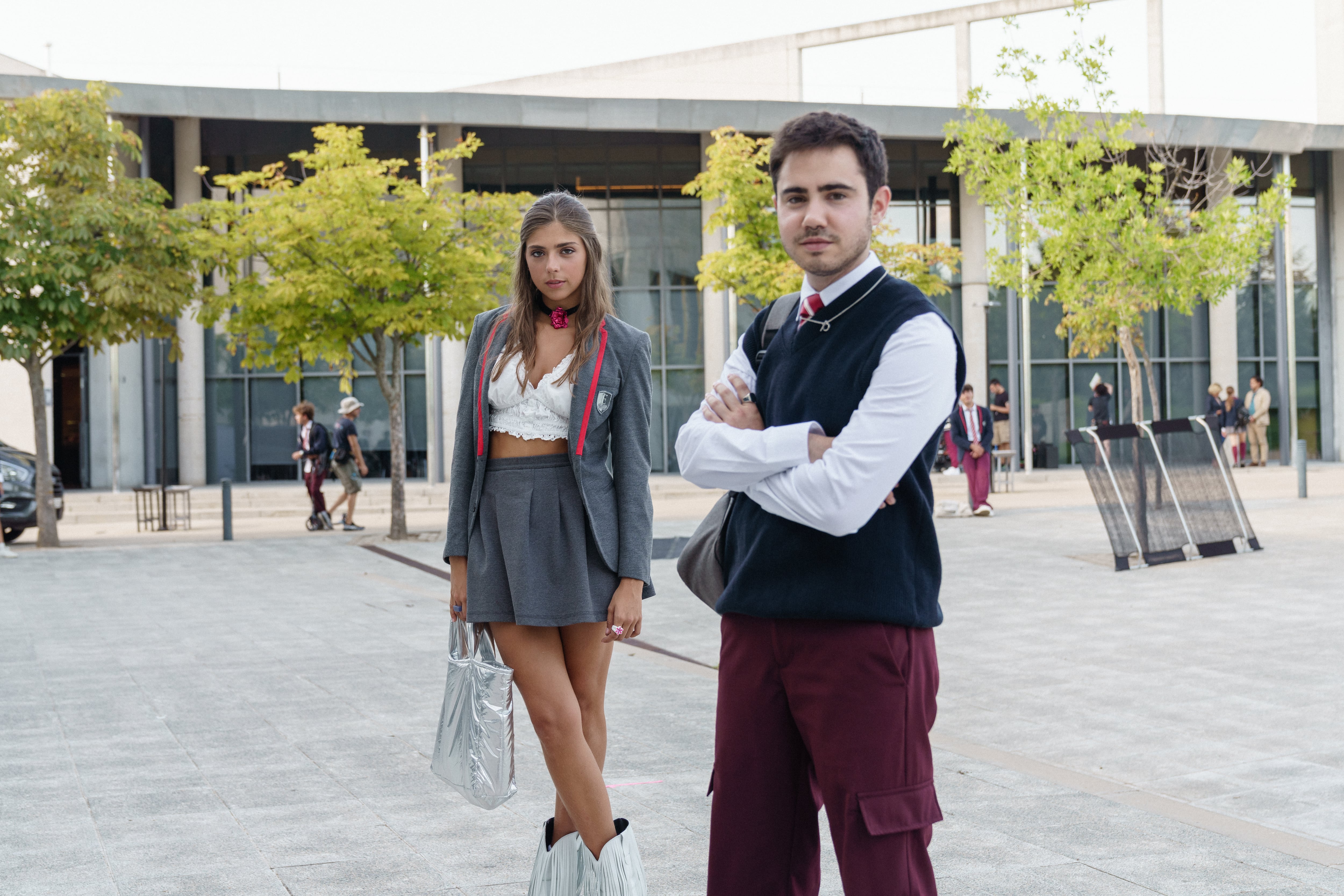 Carmen Arrufat como Sara y Ander Puig como Nico en el episodio 02 de la octava temporada de ÉLITE. Cr. Matías Uris/Netflix © 2023