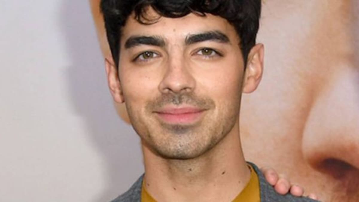 Joe Jonas sorprendió con un radical cambio de look