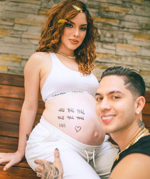 JD Pantoja y Kimberly Loaiza le dan la bienvenida a su hijo