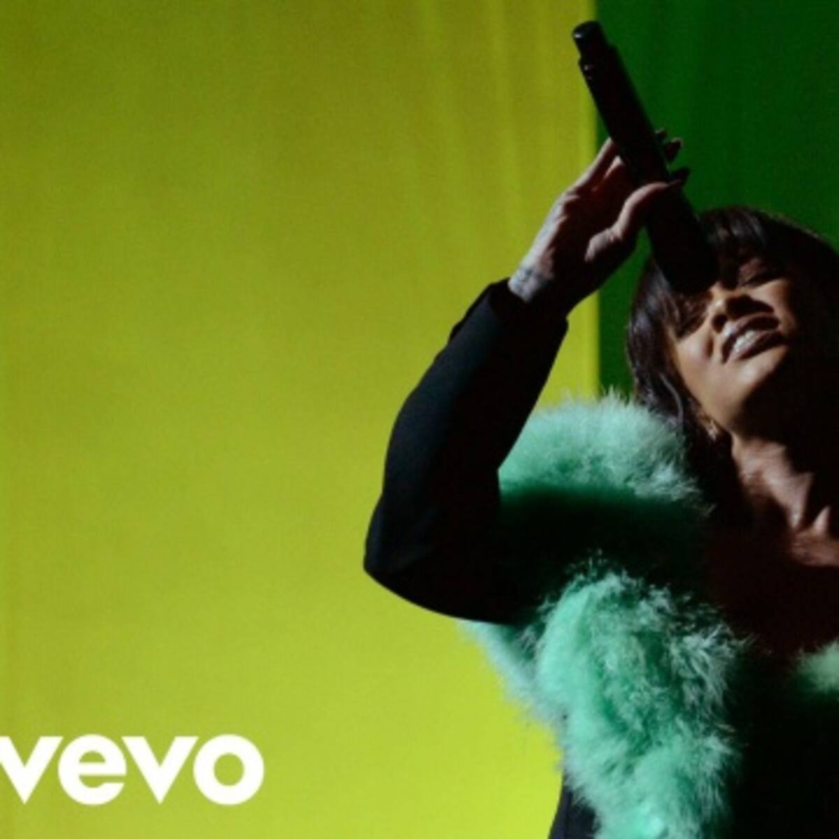 "Love Brain" la nueva balada de Rihanna