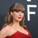 Taylor Swfit muestra la estética de ‘The Life Of A Showgirl’ y muchos piensan en Karol G: “Copiada monumental”