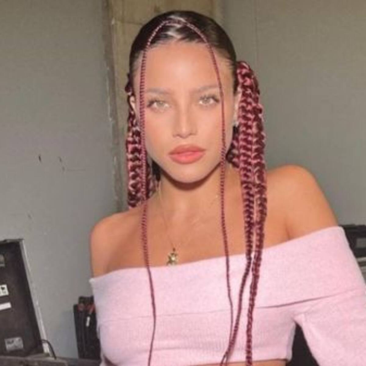 Emilia adelantó su próxima canción "GTA.mp3"
