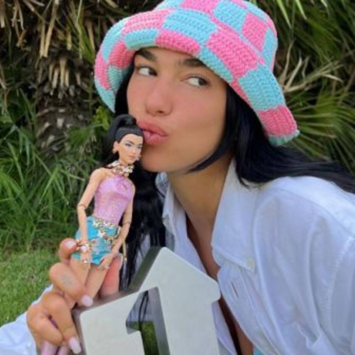 Dua Lipa tiene su propia Barbie y los fans no paran de pedir que salga a la venta