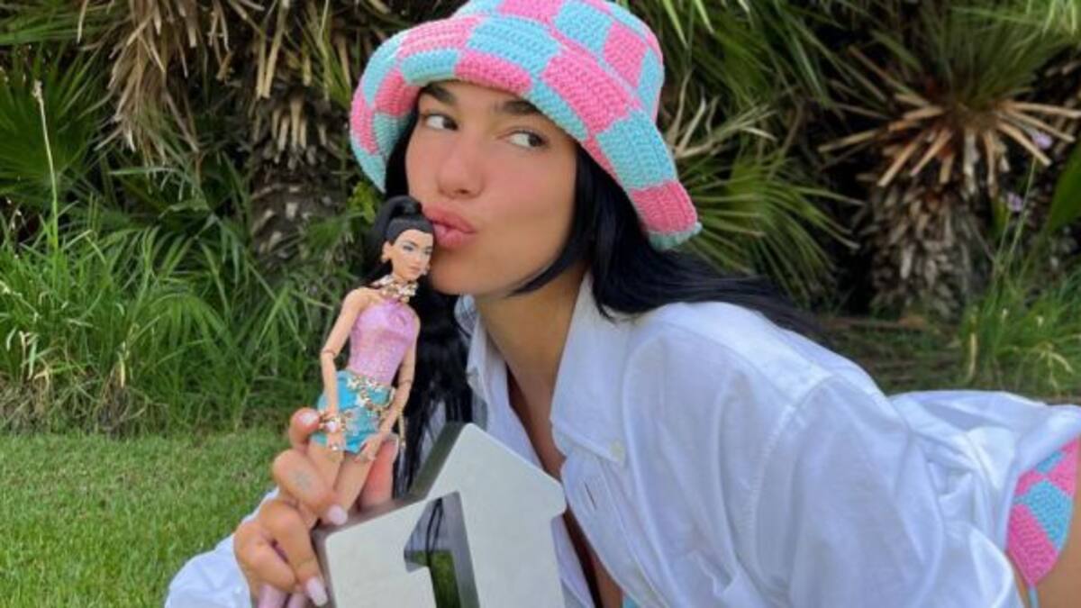 Dua Lipa tiene su propia Barbie y los fans no paran de pedir que salga a la venta