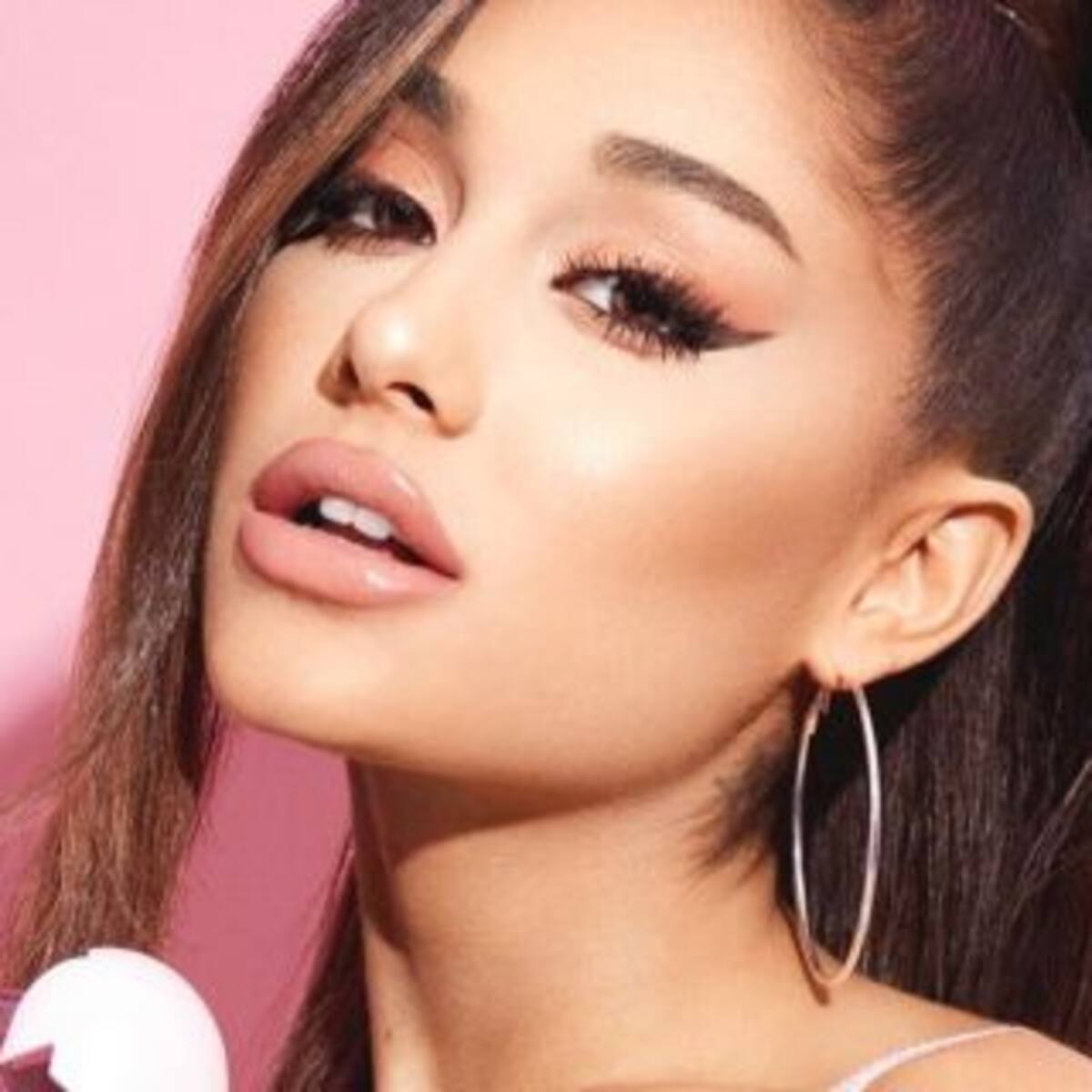 ¡Ariana Grande llega a la Luna!