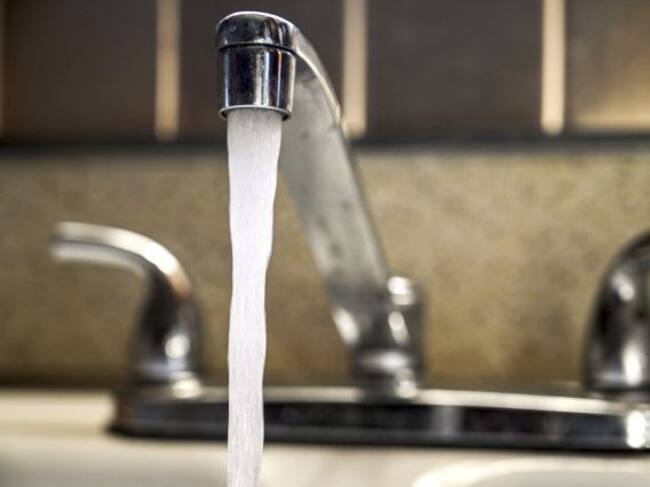 Ahorrar agua es un gesto importante.