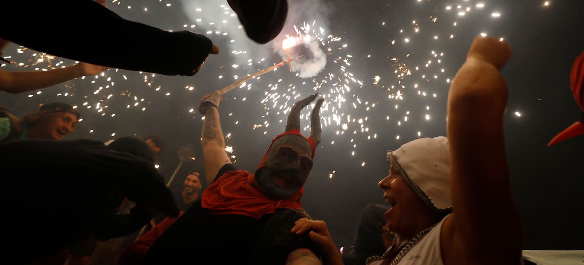 Celebración de la Noche de San Juan en la playa