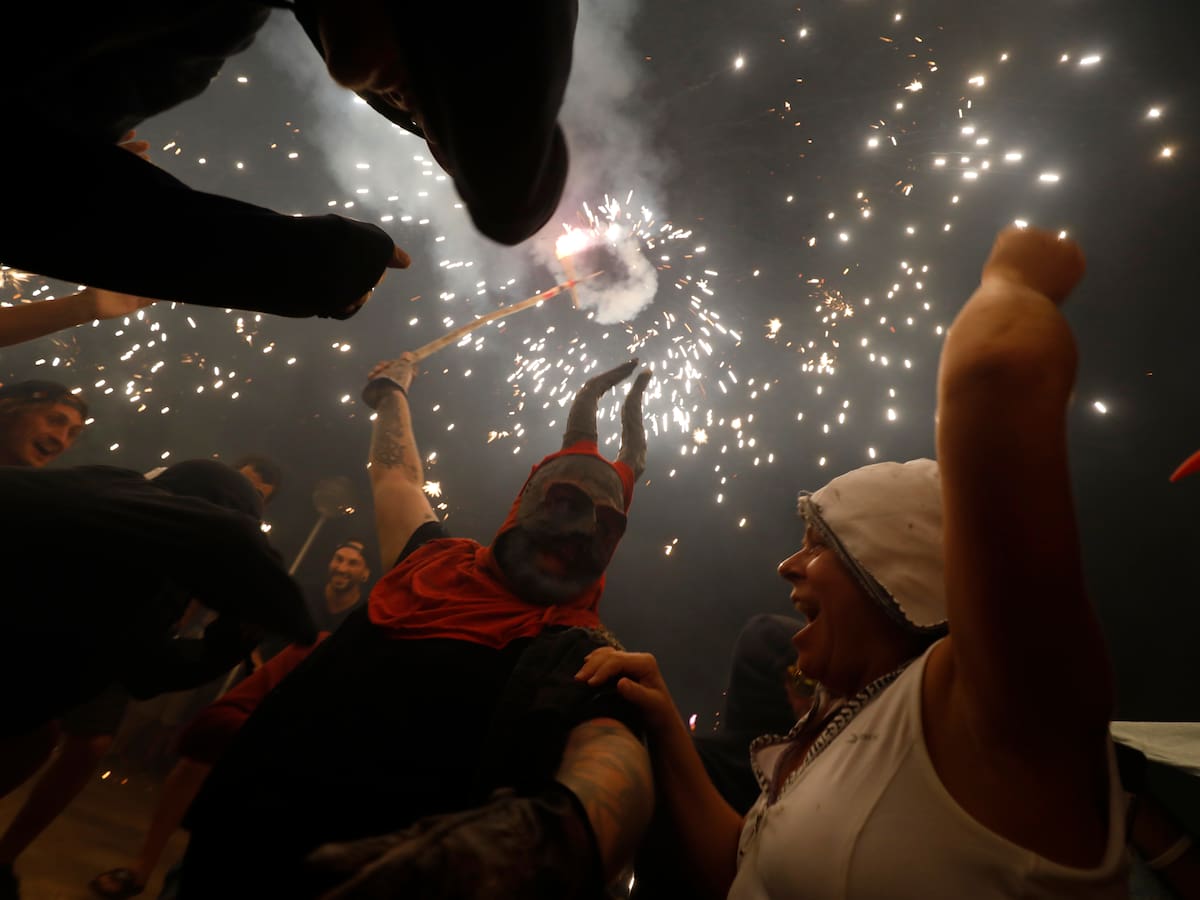 ¡Feliz Noche de San Juan 2026! Frases, deseos y refranes para San Joan