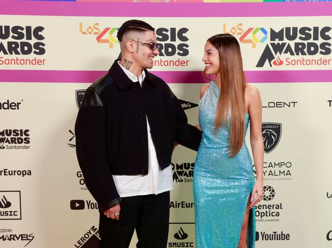 Duki y Emilia en la alfombra roja de LOS40 Music Awards Santander 2023 / Foto: Jorge París y Elena Buenavista