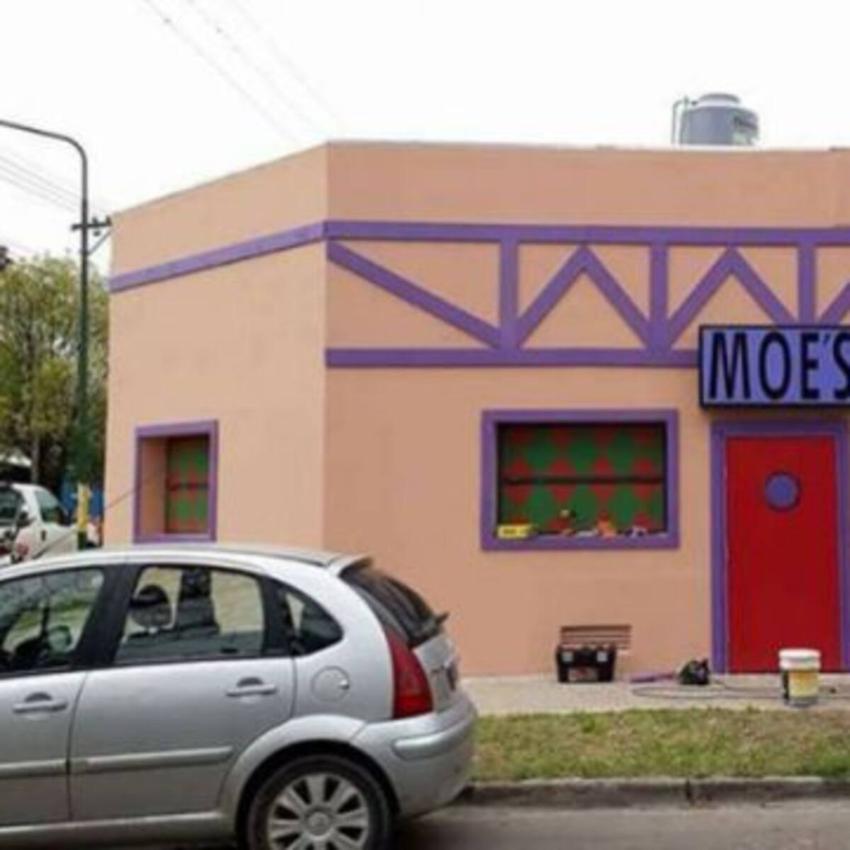 Los Simpson se mudaron: ¡Llegó a Ituzaingó el Bar de Moe!