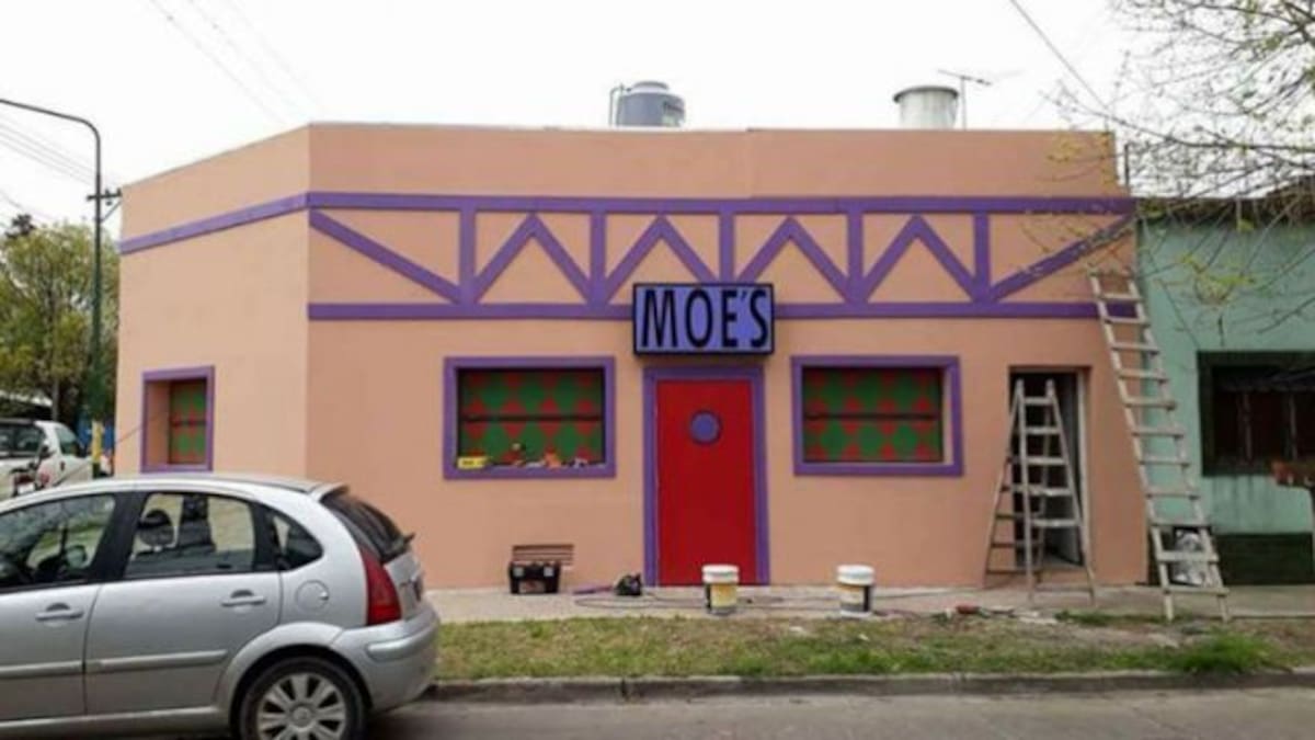 Los Simpson se mudaron: ¡Llegó a Ituzaingó el Bar de Moe!