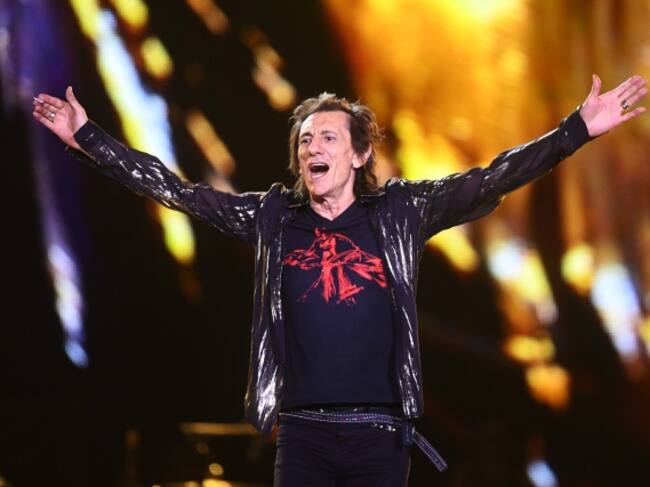 Ronnie Wood celebra su cumpleaños en el escenario del Wanda Metropolitano en Madrid, en el arranque de la gira Sixty Stones Europe 2022.