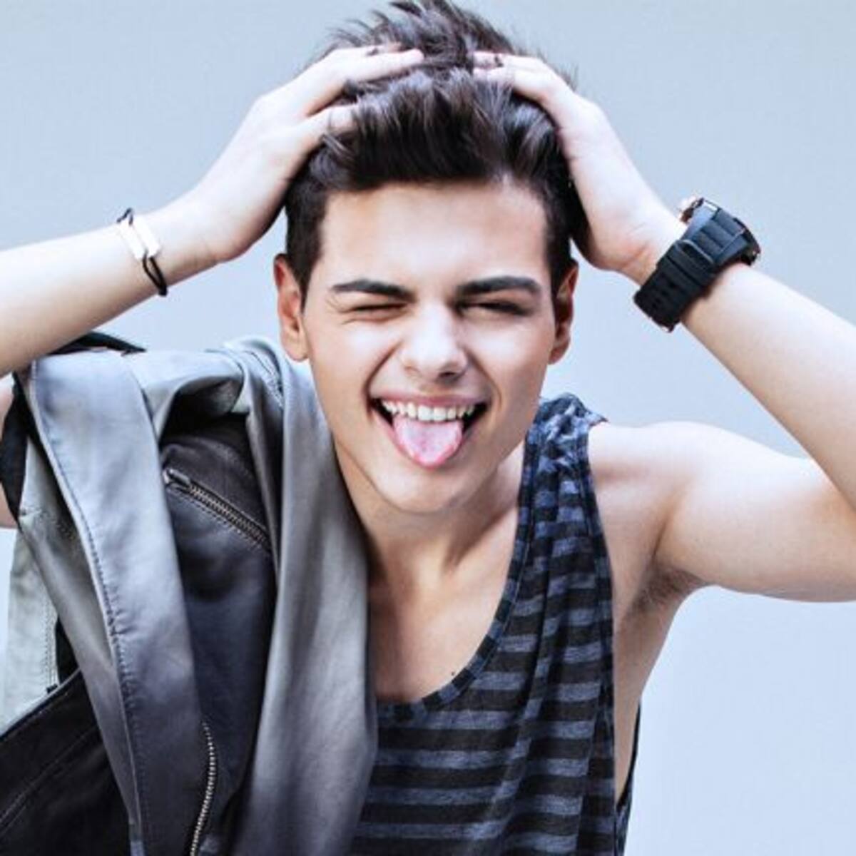 Jugamos a ‘Yo nunca he...’ con Abraham Mateo