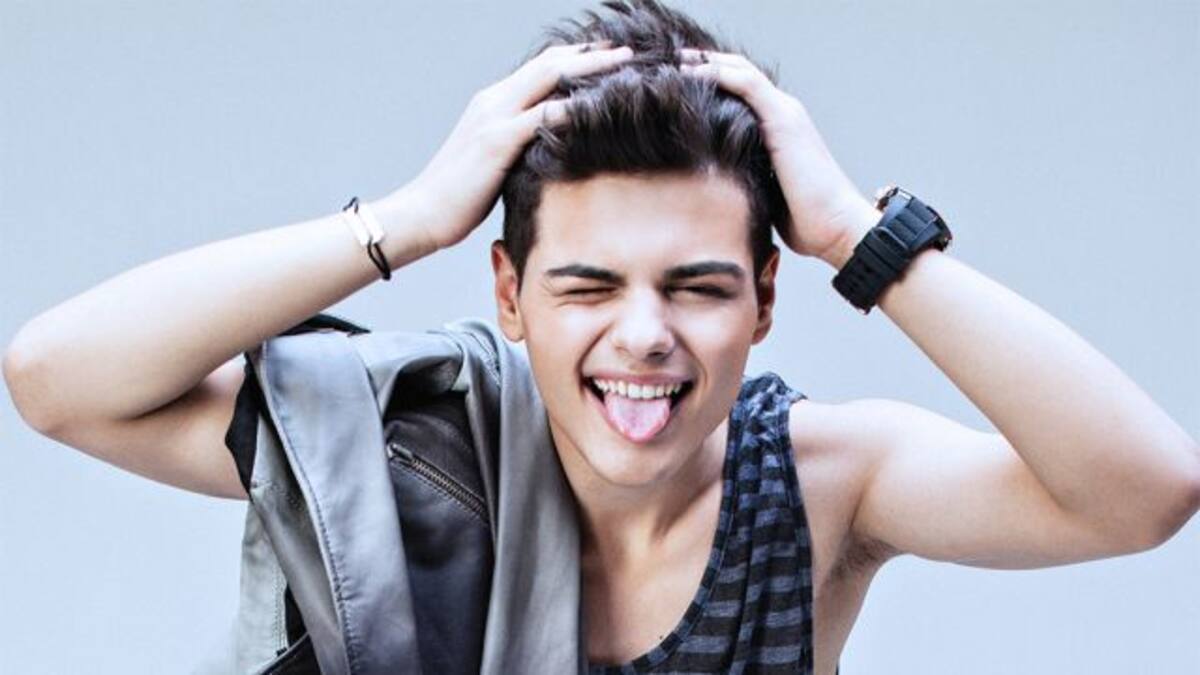 Jugamos a ‘Yo nunca he...’ con Abraham Mateo