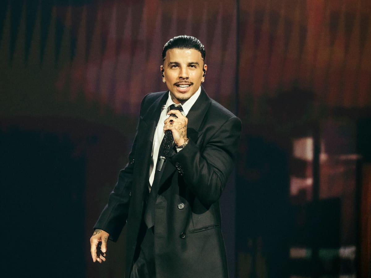 Rauw Alejandro frena las teorías de los fans: "Es una novela de las 7 pm"