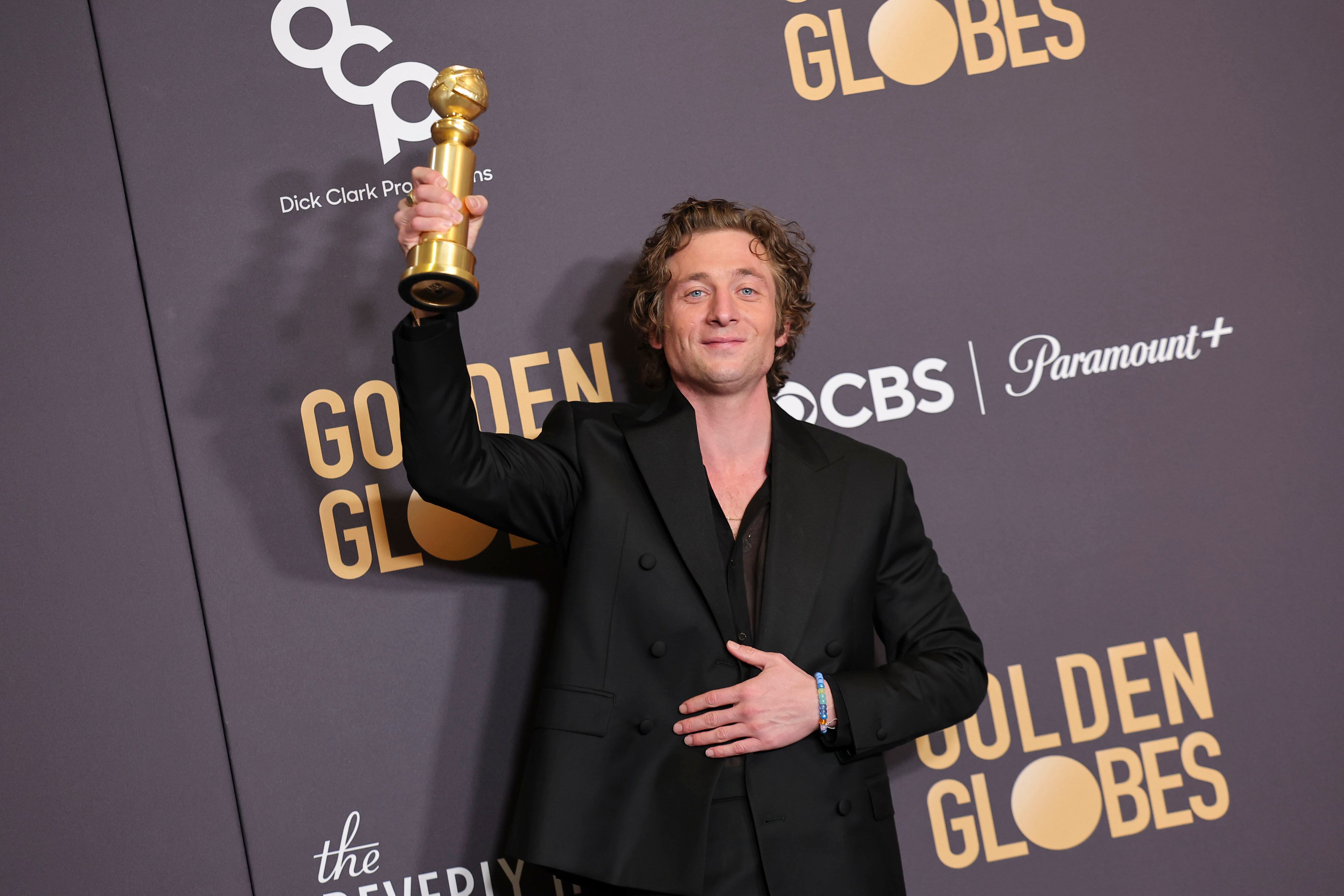 Jeremy Allen White gana un Globo de Oro al mejor actor de televisión.