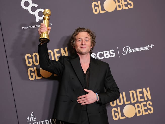 Jeremy Allen White gana un Globo de Oro al mejor actor de televisión.