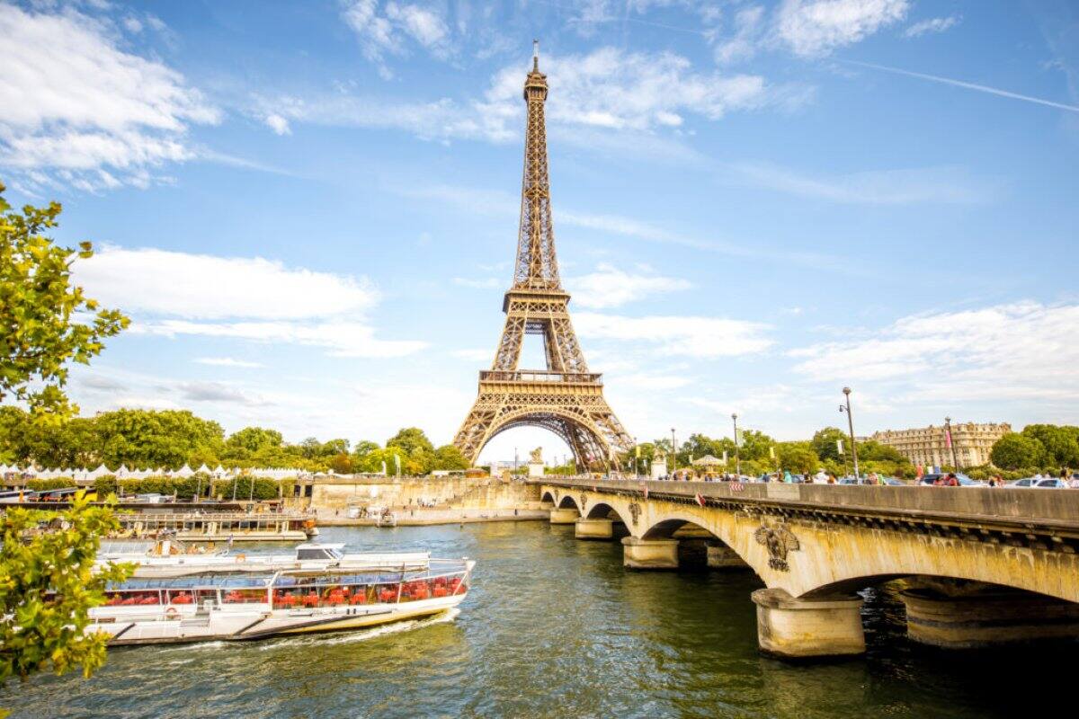 TAURO: PARÍS La sensibilidad y el romanticismo de tauro hará que se enamoren de una ciudad soñada.