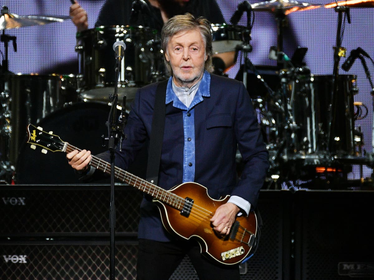 Paul McCartney sorprende en un tour de 'The Beatles' y desata la locura entre los fans