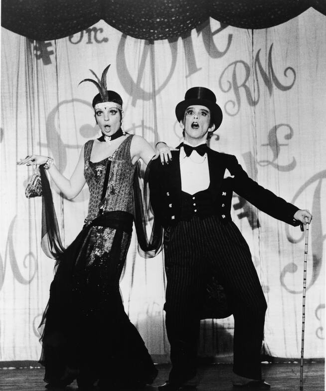 Liza Minnelli y Joel Gray actuando en la película &#039;Cabaret&#039;