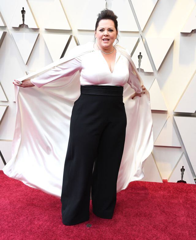 Melissa McCarthy en la alfombra roja de los Oscar.