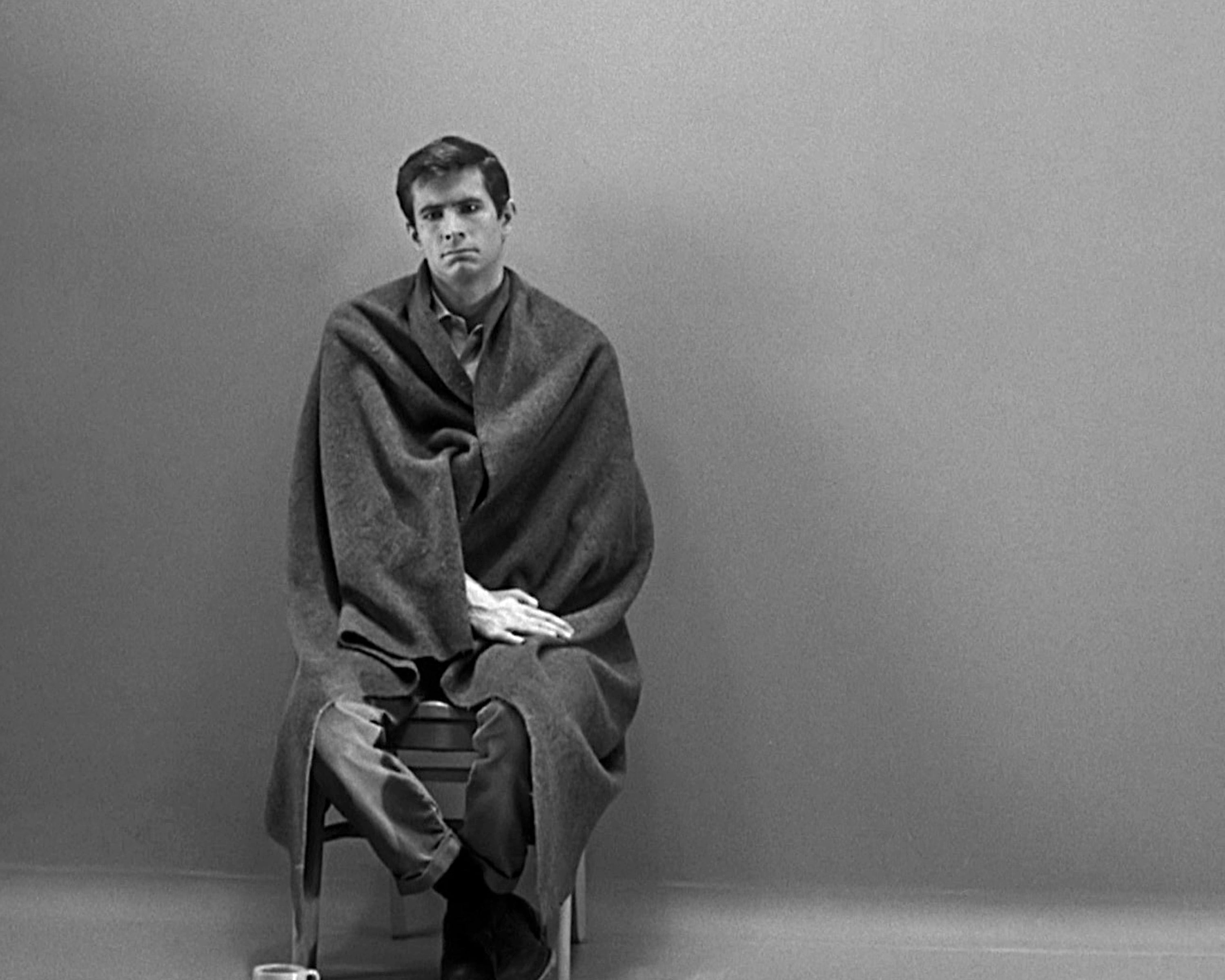 El actor estadounidense Anthony Perkins interpretando al asesino en serie Norman Bates en &#039;Psicosis&#039;.