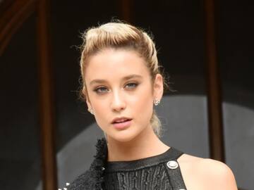 MARÍA PEDRAZA Y SU POSTURA IMPOSIBLE LLEVANDO TACONES