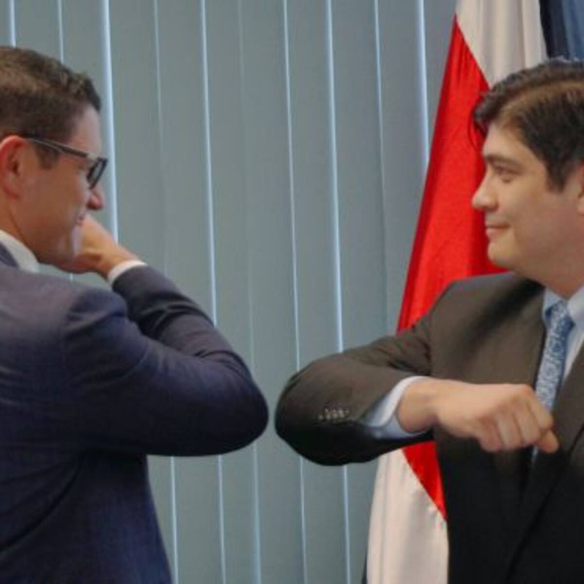 Olvidate de saludar con el codo para evitar el Coronavirus