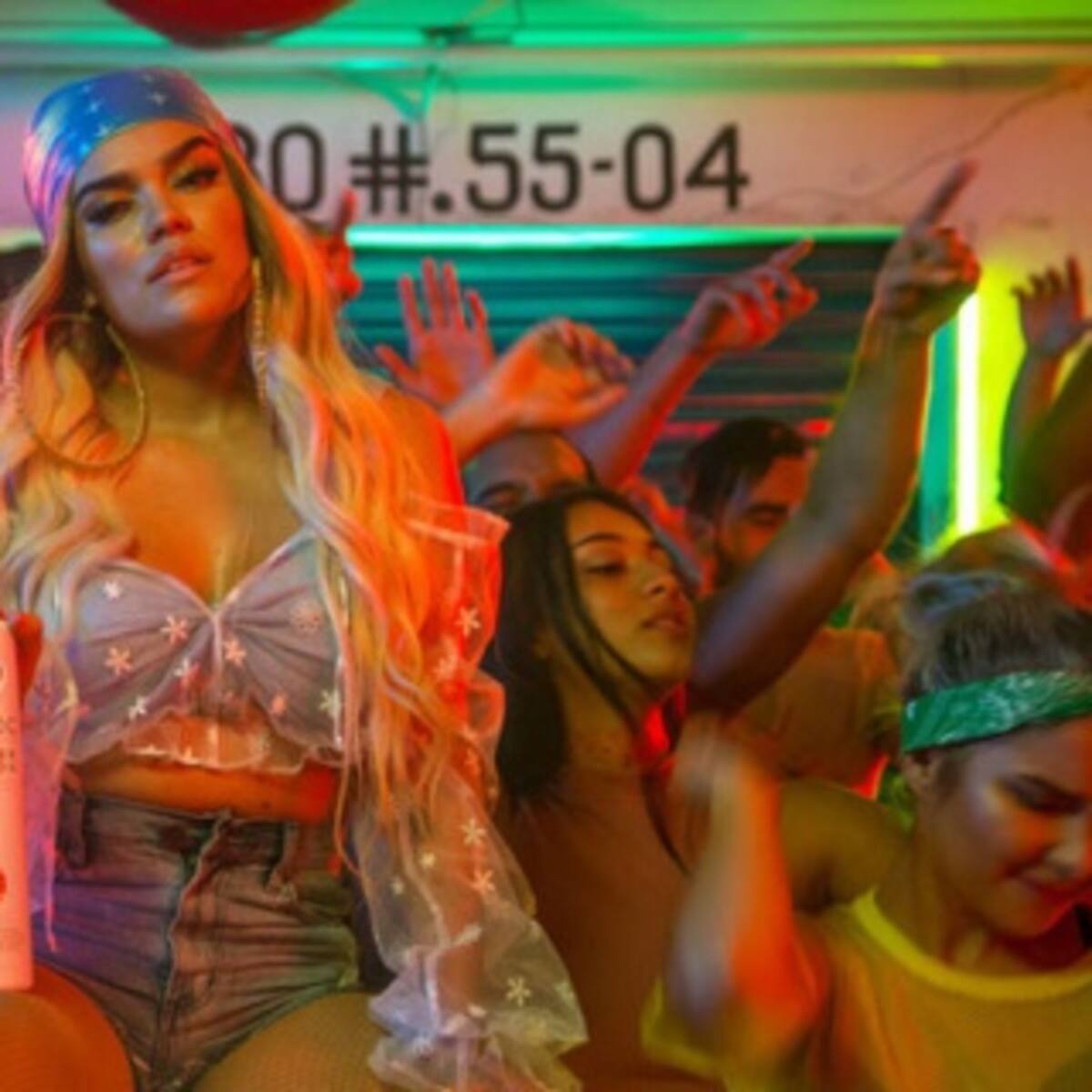Karol G nos pone a bailar con 'Mi Cama'