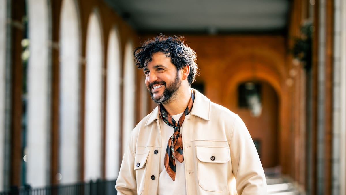 Fran Perea demuestra que no es invisible y que un concierto puede ser algo más que música en su presentación en Madrid