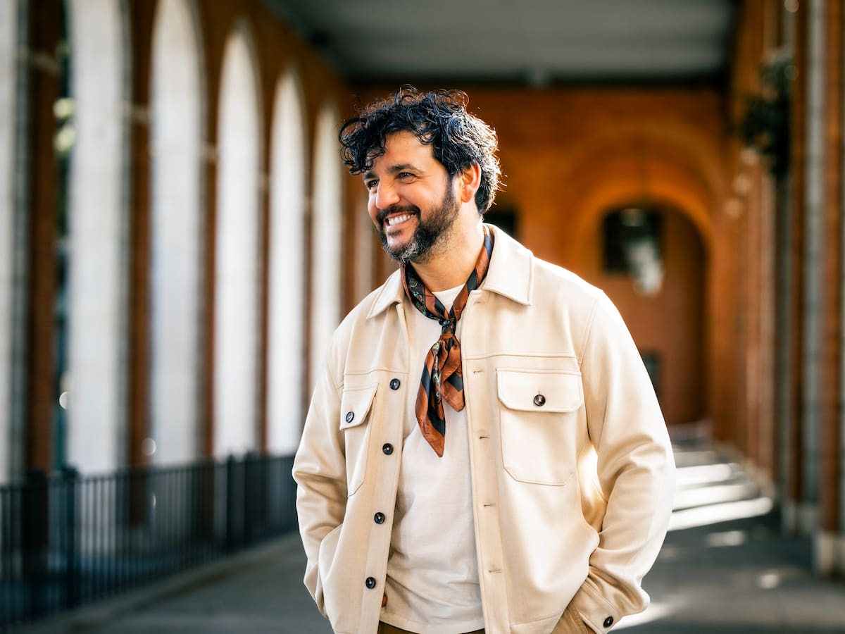 Fran Perea demuestra que no es invisible y que un concierto puede ser algo más que música en su presentación en Madrid