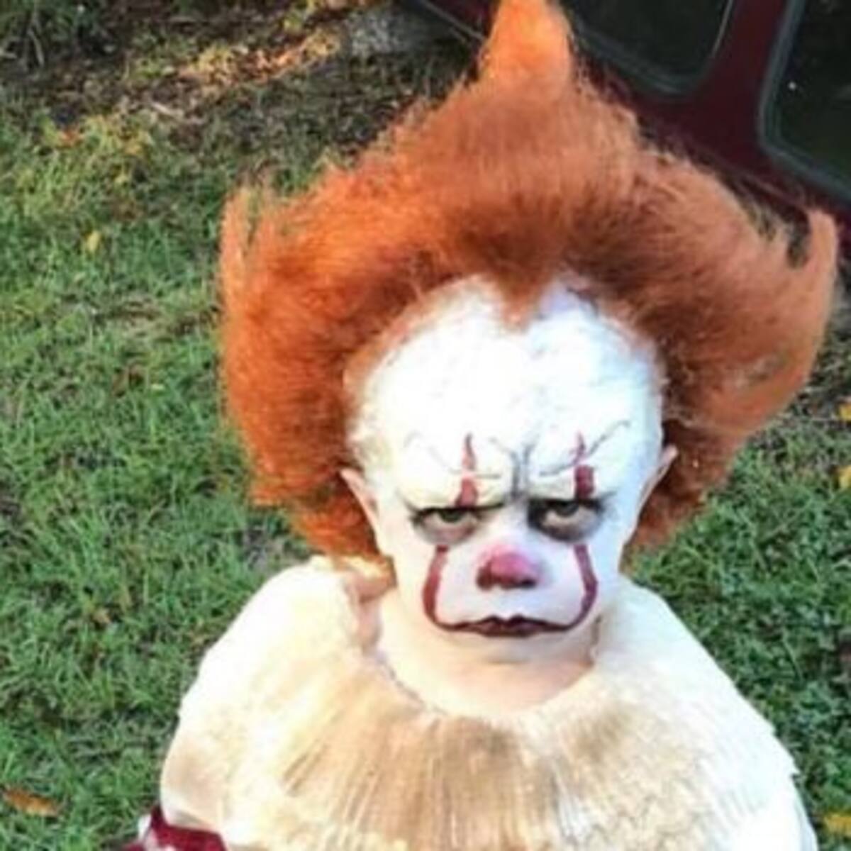 Su disfraz de IT quedó tan feo que se convirtió en meme