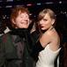 Taylor Swift se reencuentra con amigos en los Grammy 2024: todos quieren una foto