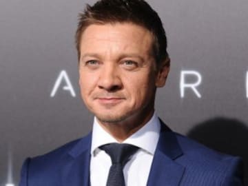 La primera foto y el mensaje desde el hospital de Jeremy Renner tras su grave accidente
