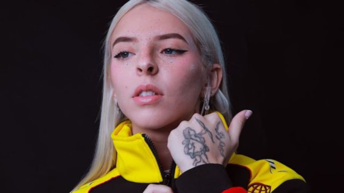 Young Miko, empoderada y pisando fuerte, lanza su álbum debut 'att.'