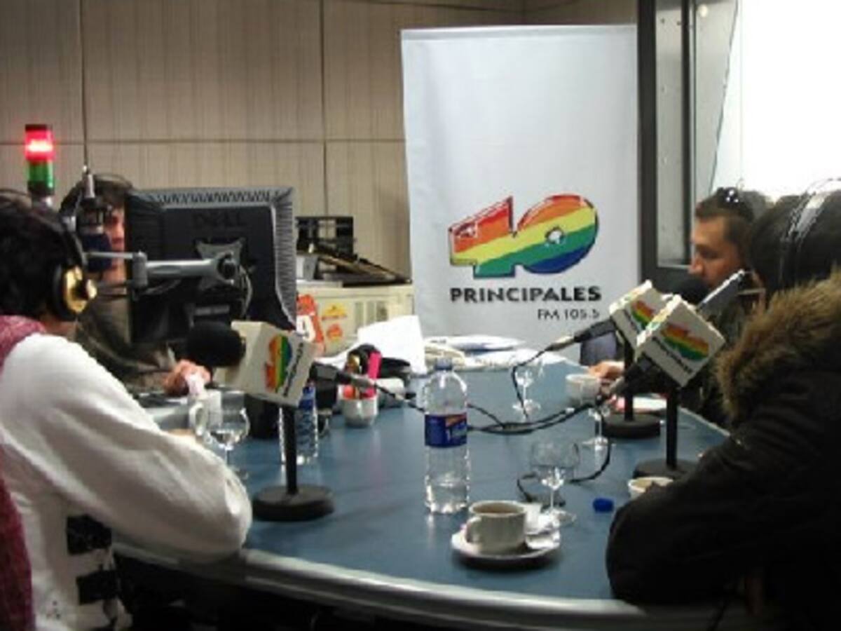 Motel durante la entrevista de Mario Almada