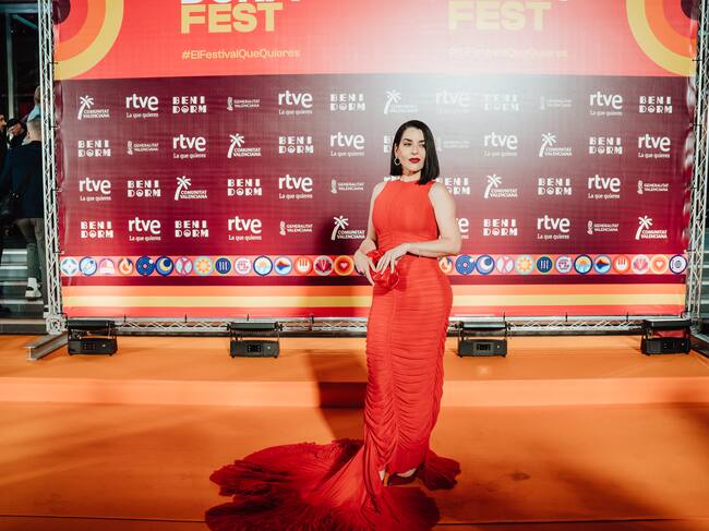 La cantante Ruth Lorenzo posa con un gran vestido rojo durante la alfombra naranja del Benidorm Fest 2024 el pasado 28 de enero.