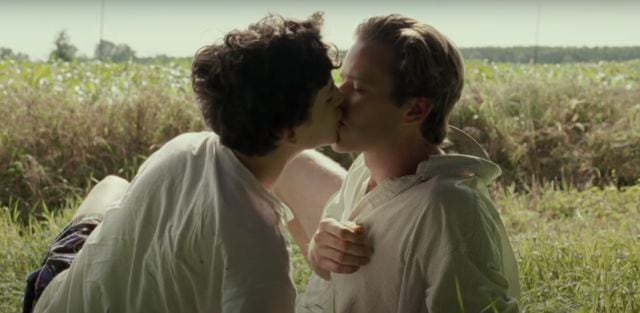 El beso entre Timothée Chalamet y Armie Hammer en &#039;Call me by your name&#039;.