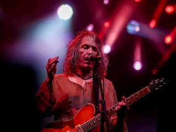 Muere Robe Iniesta, cantante y compositor de Extremoduro, a los 63 años