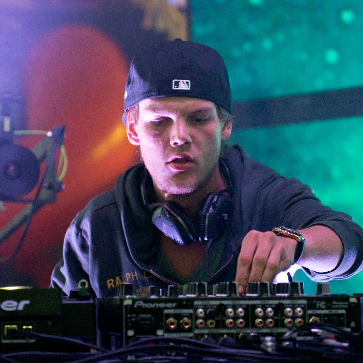 La colaboración de Avicii y David Guetta que nunca hemos escuchado