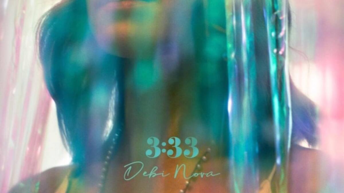 Debi Nova presenta su álbum “3:33” con una transmisión en vivo