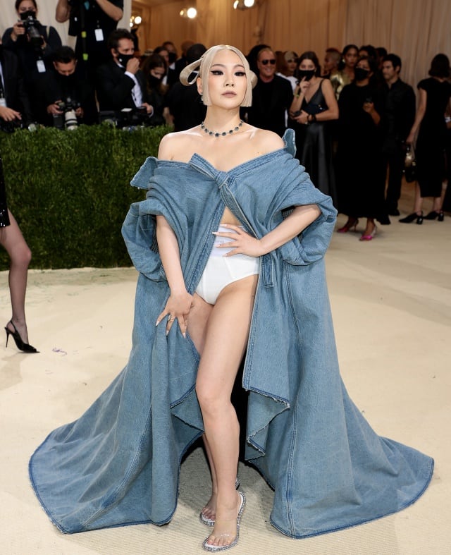 CL en la alfombra de la MET Gala 2021